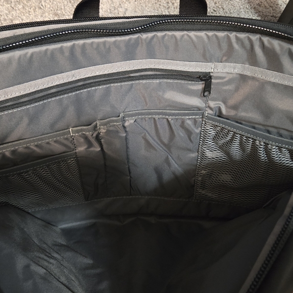 Stylish Black Shoulder Bag 17x11 - Picture 3 of 4